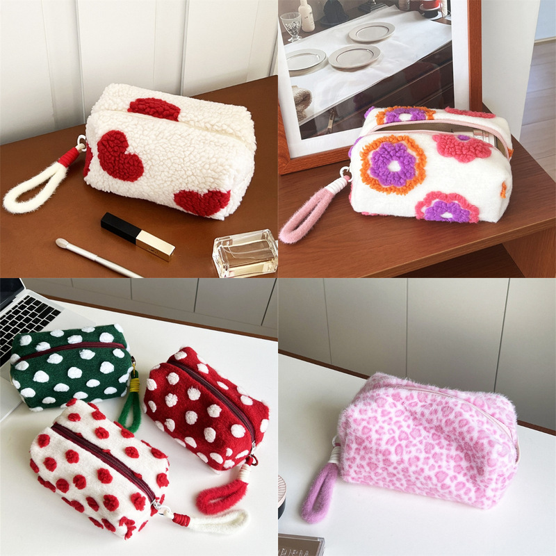 Cute Plush Leopard Print Cosmetic Bag, Casual Student Hand-Held Pencil Bag, Large Capacity, High-Looking Storage Bag, Toiletry Bag Cute Plush Leopard Print Cosmetic Bag, Casual Student Hand-Held Pencil Bag, Large Capacity, High-Looking Storage Bag, Toiletry Bag