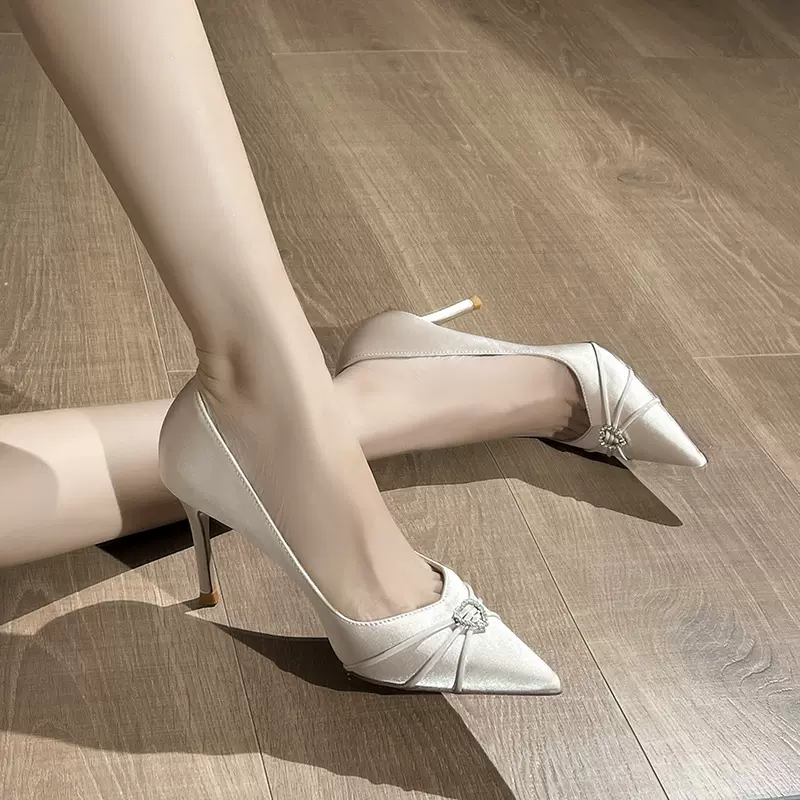 【现货】香槟色高跟鞋2025秋细跟尖头爱心水钻气质法式配裙子单鞋