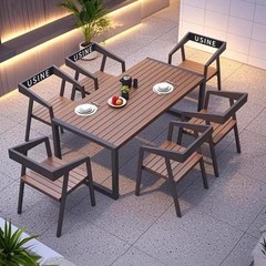 屋外庭園テーブルと椅子屋外防水日焼け止めテーブル公園レジャーバルコニー鉄芸プラスチック木バーベキューテーブルと椅子の組み合わせ