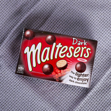 澳大利亚麦提莎脆心牛奶黑巧克力味儿童麦丽素夹心盒装澳洲