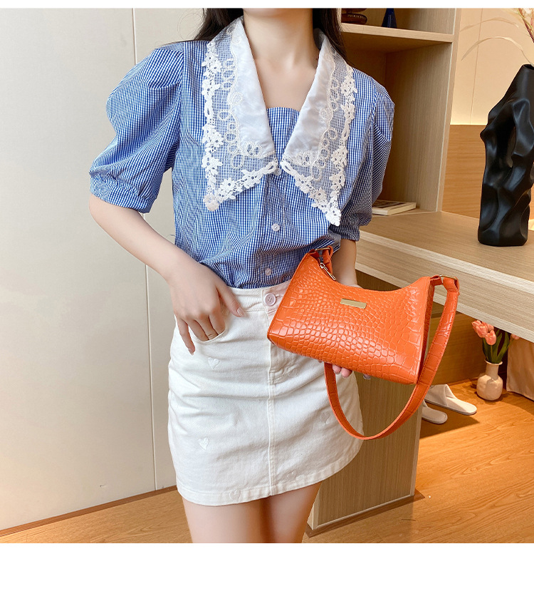 Fashion Crocodile Embossing Square Zipper Underarm Bag display picture 4