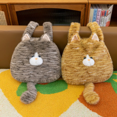 かわいいぬいぐるみの猫の斜め掛けの新型のぬいぐるみの包みの少女の柔らかい萌えの毛のふわふわしている大容量のショルダーバッグのバッチ