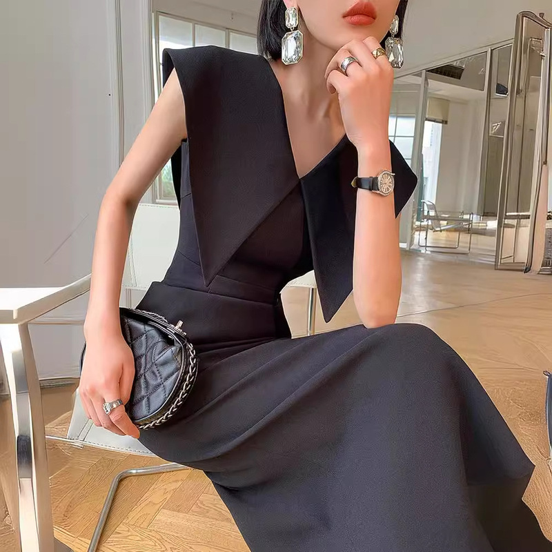 Black Hepburn-Style Sleeveless Doll Collar Dress for Women, New Summer Style, Waist-Cinching, Slimming Long Dress
