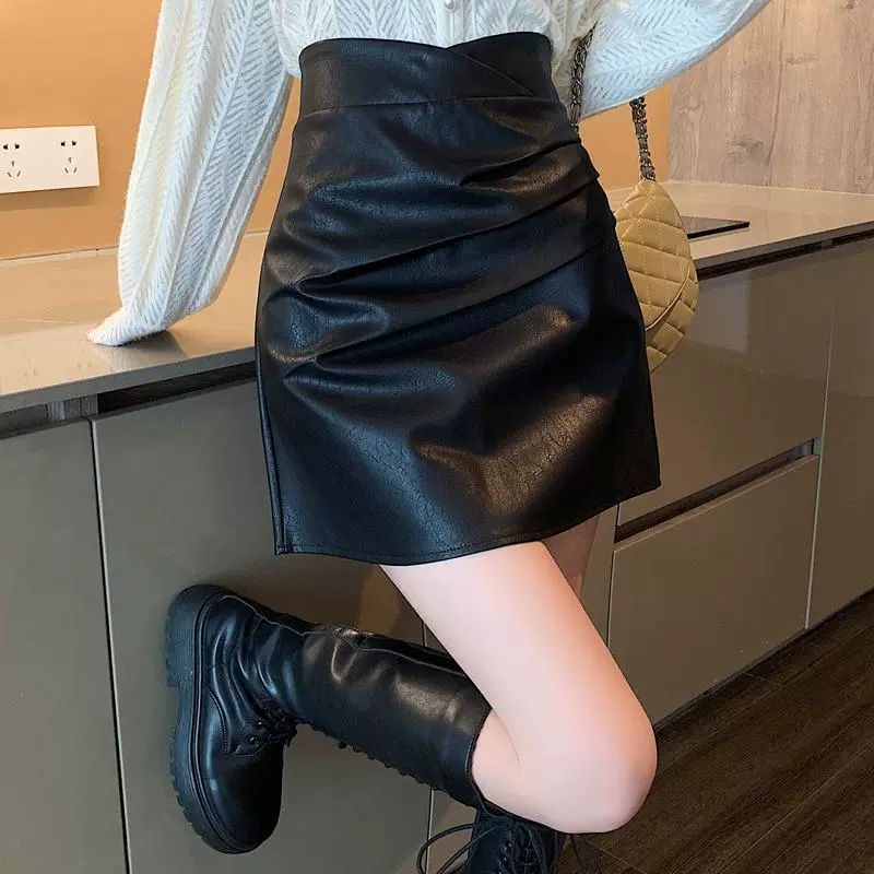 Новая кожаная короткая юбка А-силуэта в китайском стиле для миниатюрных фигур, облегающая бедра, слегка полная, с высокой талией.