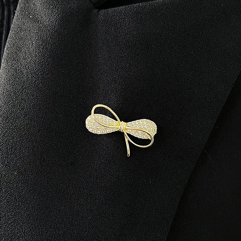 Elegant Simple Style Bow Knot Copper Inlay Zircon Women's Brooches display picture 3