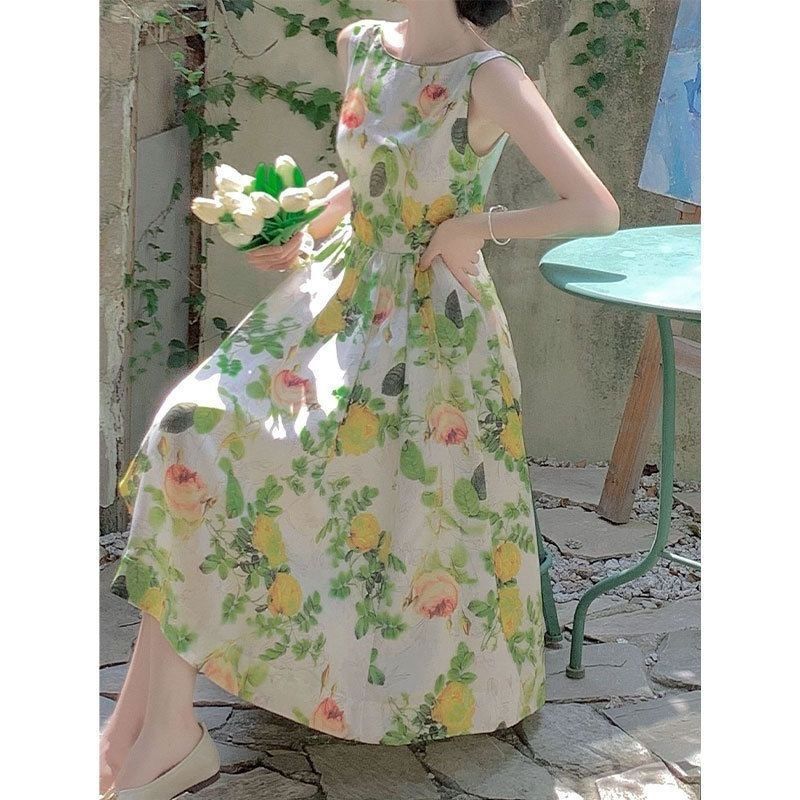 French-style floral print tank dress for women, new summer holiday model, slimming and elegant, loose-fitting long dress with straps