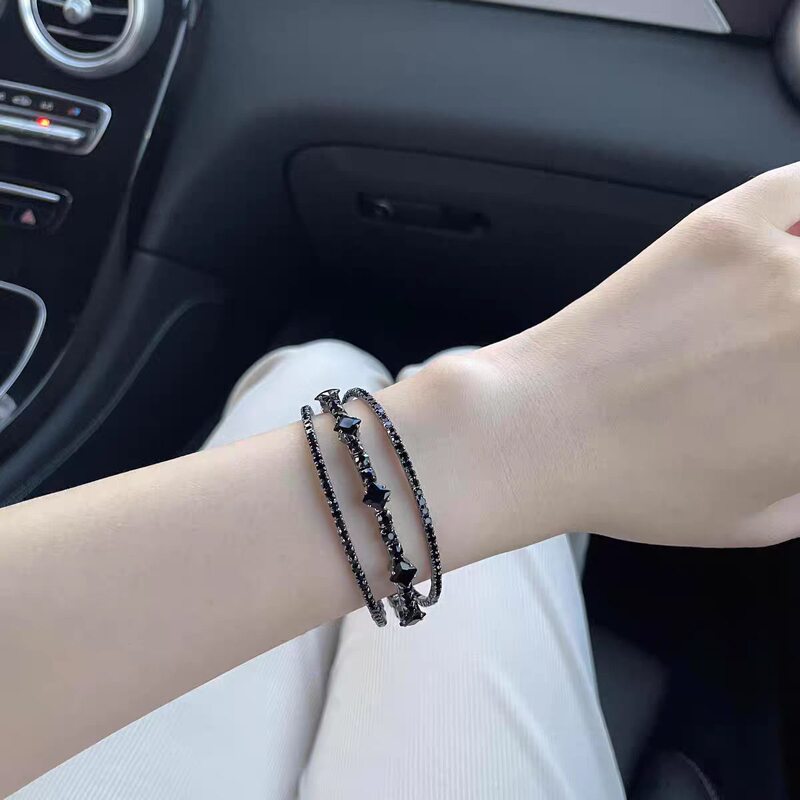 Black diamond three-layer bracelet for women, niche design, light luxury, high-end feel, versatile hand accessory Black diamond three-layer bracelet for women, niche design, light luxury, high-end feel, versatile hand accessory
