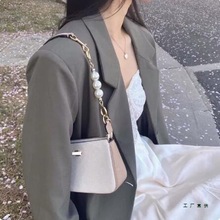 2025新款时尚休闲单肩手提法棍链条酒神小羊皮腋下小众方胖子