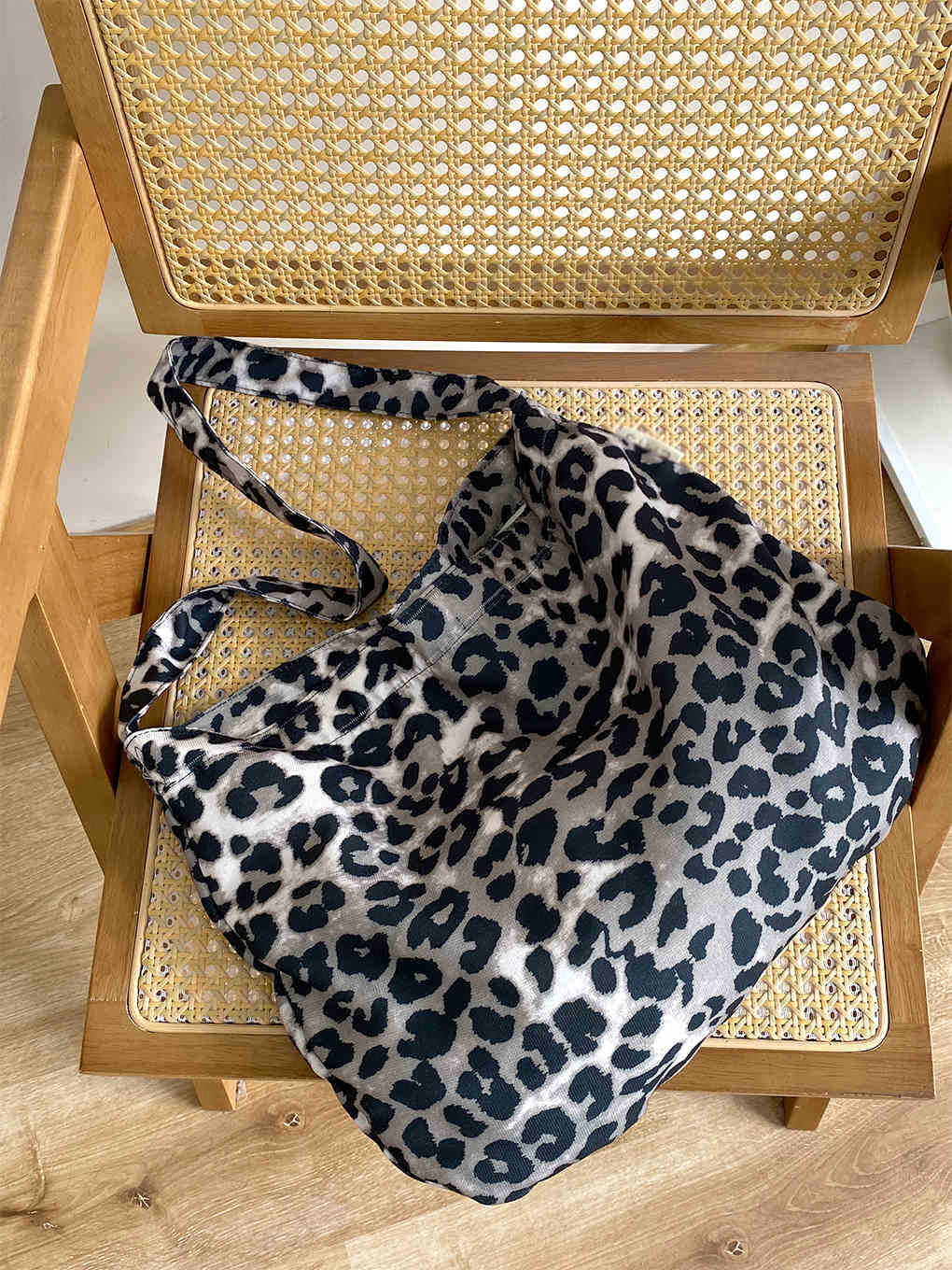 SKU-02-灰色大豹纹