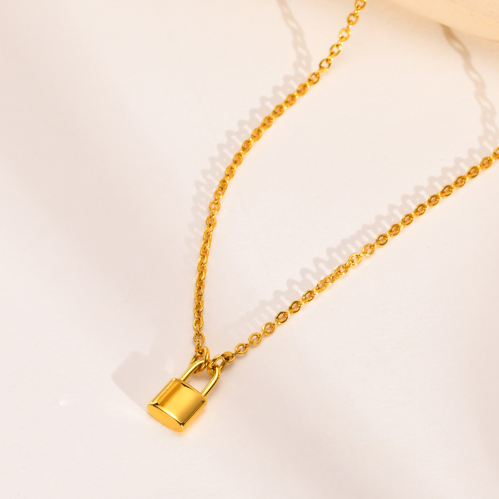 PVD Coated Gold Plating Process Real Gold Plated Plating Material Wholesale Jewelry Simple Style Lock 201 Stainless Steel Plating Stainless Steel Necklaces