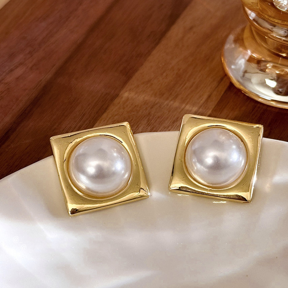 Pendientes de perlas grandes cuadrados simples con aguja de plata Pendientes de diseño exagerado de personalidad femenina Pendientes elegantes de alta gama al por mayor