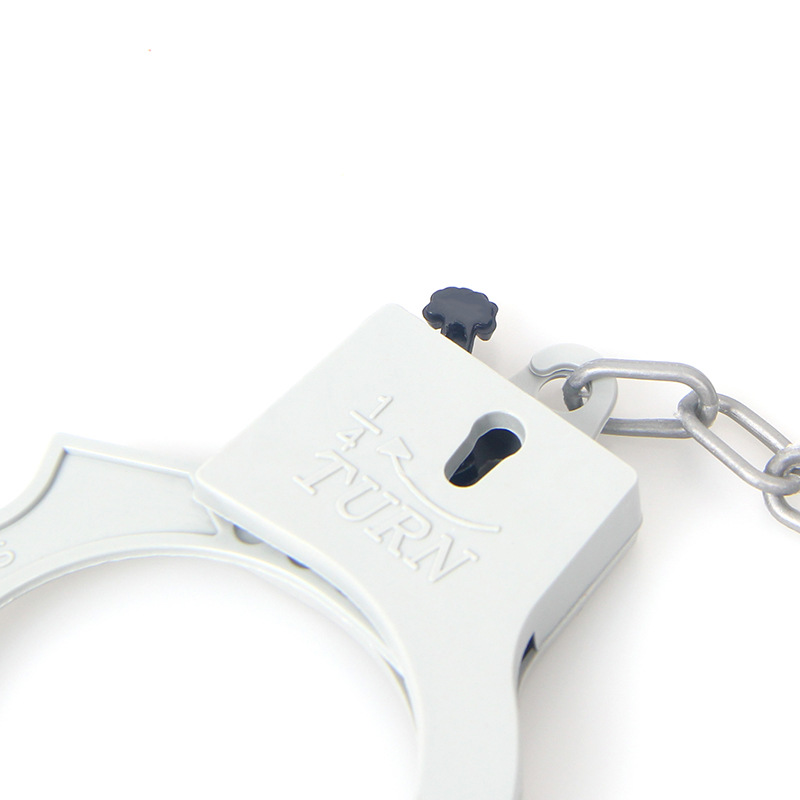 Venta directa de fábrica de Halloween cosplay policía sexy accesorios simulación plástico esposas accesorios BDSM al por mayor