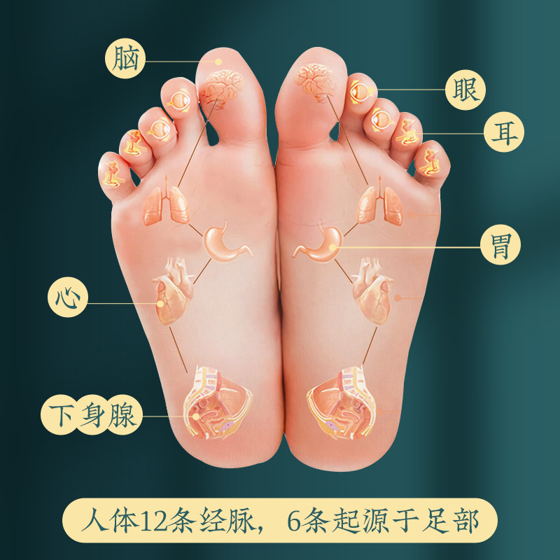 南京同仁堂の男性は足を浸して12味の草本の足を浸します。|undefined
