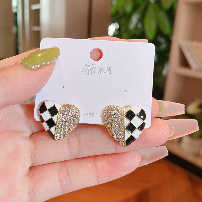 Sweet Heart Shape Alloy Rhinestone Plating Women's Ear Studs 1 Pair display picture 4