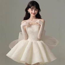晨袍女新娘抹胸高级感小众轻婚纱订婚宴晚礼服白色生日成人礼短裙