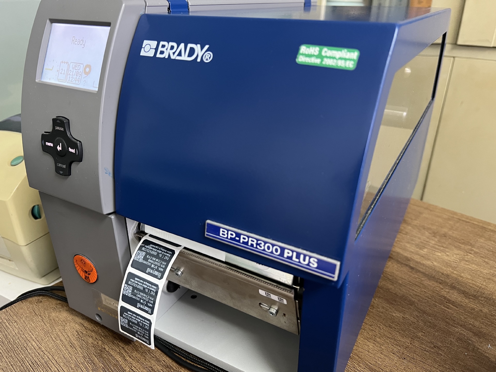 抗化学品铭版扫描器凹槽铭版琳得科FR1015-50黑色二维码