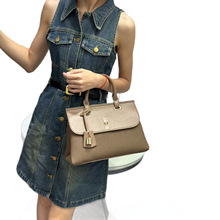 ���eͨ���K��Ů��2026�¿��|�м�ɫ�r�а�����ƴɫ�μ�б���