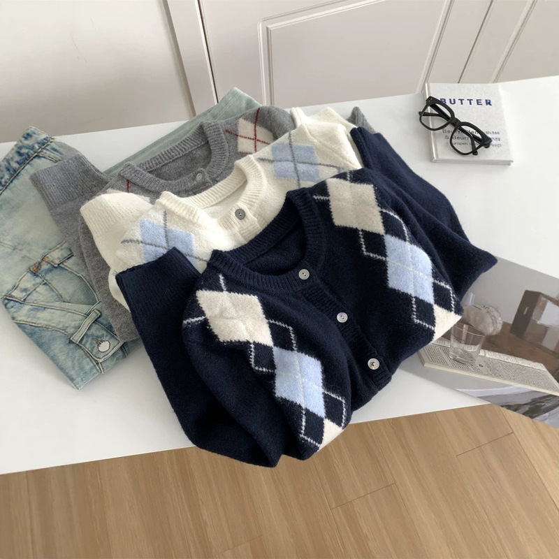 Korean-Style Retro Color-Blocked Diamond-Patterned Wool Knit Cardigan for Women, Soft and Skin-Friendly, Thick and Warm Sweater Coat for Autumn and Winter