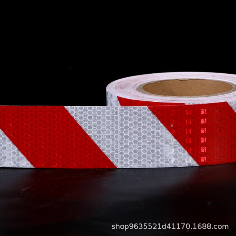 围栏道路地面防撞导向红白斜纹PVC晶格反光贴夜间警示胶带反光膜