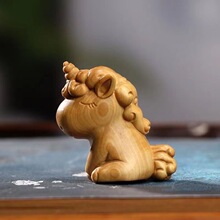崖柏木雕独角兽手把件实木精雕独角小马卡通可爱把玩件桌面装饰品