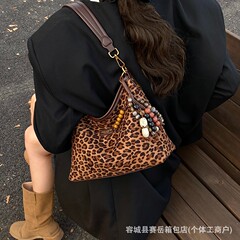 高颜值休闲简约复古小包包女2025秋季新款斜挎包时尚单肩腋下包女