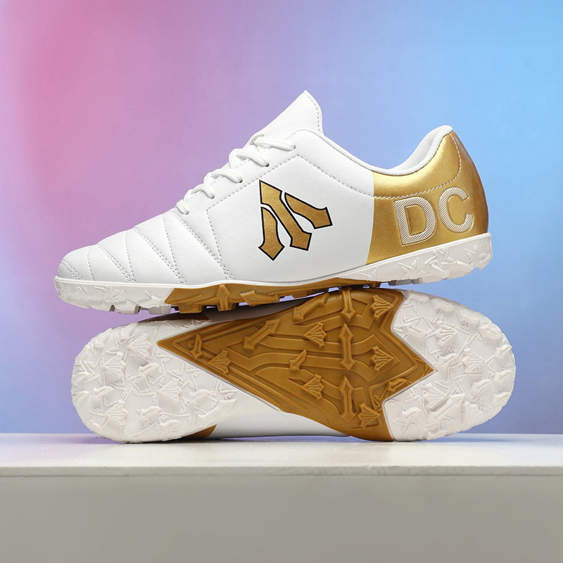 Nuevos zapatos de fútbol transfronterizos de la Copa del Mundo AG de clavos largos de entrenamiento de entrenamiento de estudiantes de competencia baja para hombres TF zapatos de fútbol deportivos de clavos