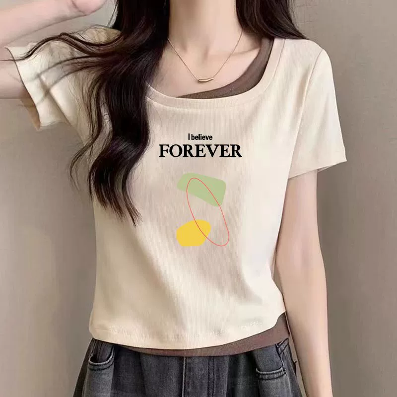 Модная и стильная женская футболка из двух частей с короткими рукавами и U-образным вырезом, новый летний стиль, обычные плечи, облегающий крой, топ с цветным принтом.