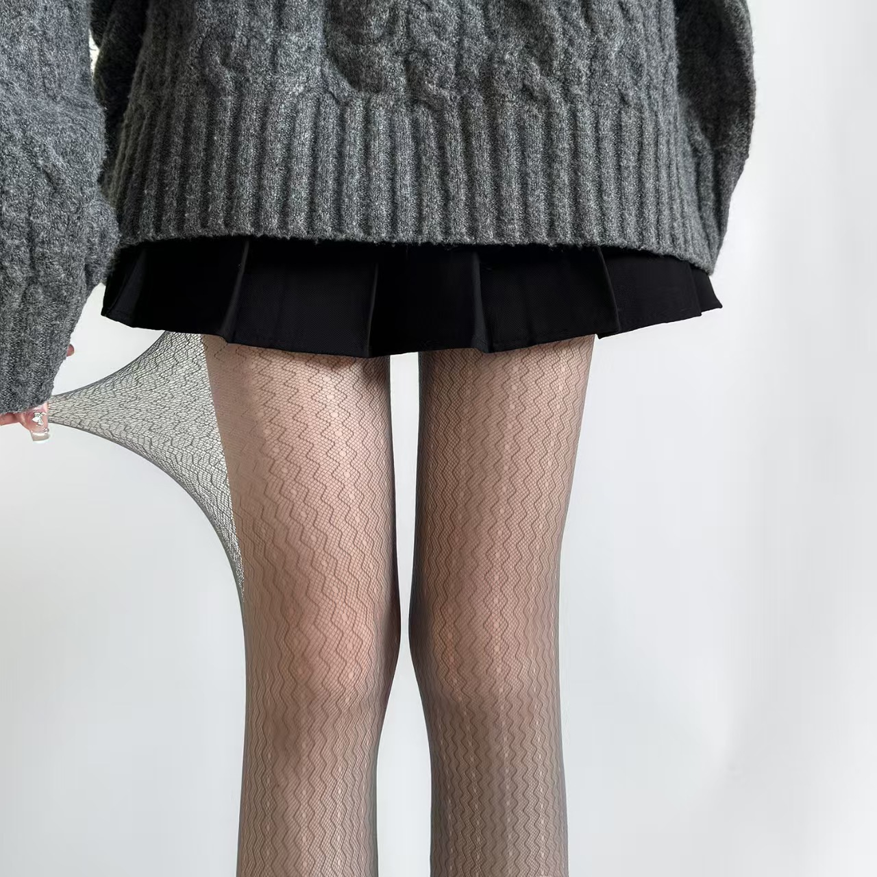 Water Ripple Hollow-Out Pantyhose with Vertical Jacquard Pattern, Japanese Retro Thin Style, Anti-Snagging, Sexy Slimming Tights