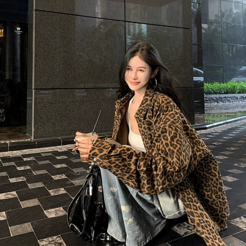 Рубашка с длинными рукавами и леопардовым принтом в стиле ретро для женщин, новая весенняя свободная рубашка средней длины, модный топ, куртка высокого класса