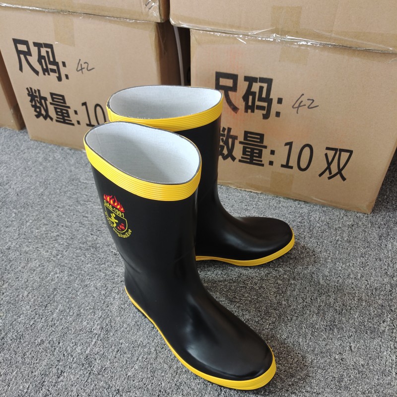 97款02款消防靴消防战斗水鞋消防训练胶靴钢板鞋防砸防刺穿防护靴