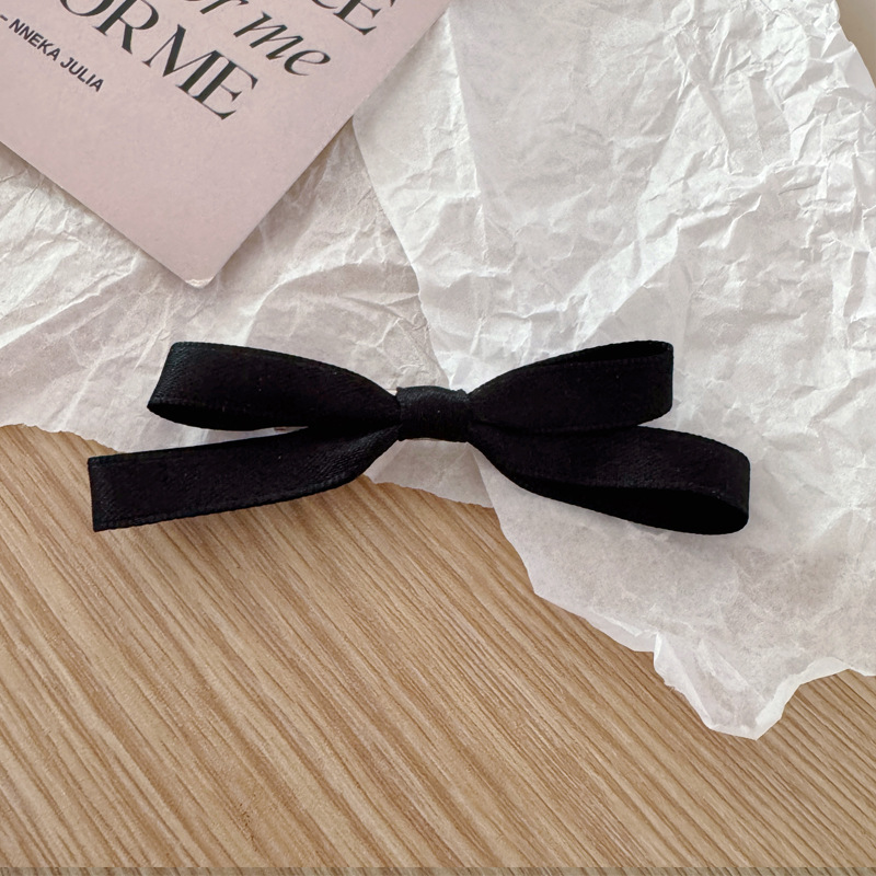 Черная заколка для волос с бантиком