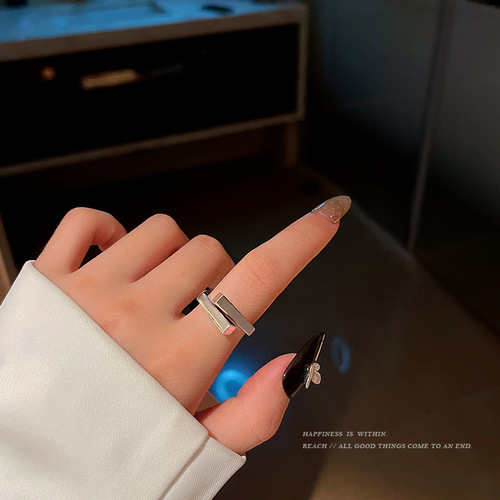 Vintage Cross-Opening Ring for Women, Ins-Cold Style, Simple Square, Unique and Personalized Design, Hand Accessory