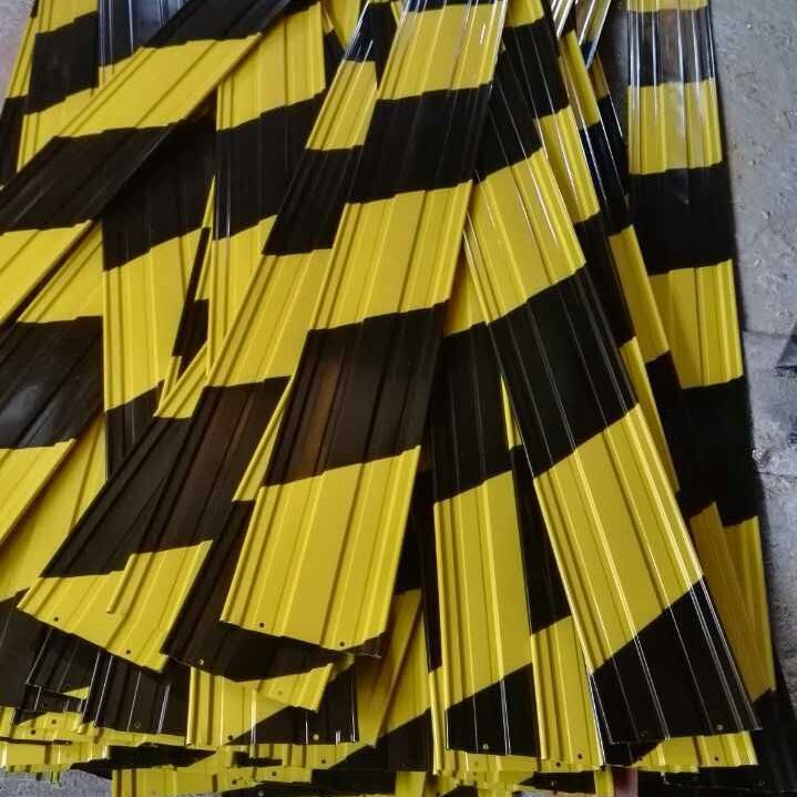 广东吉建公司生产工地黑黄分色板 压槽踢脚板 红白镀锌踢脚线