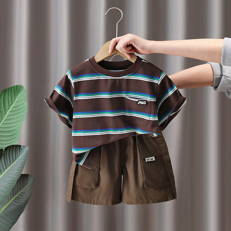 7317 Traje de manga corta para niños Verano 2025 Nuevo verano coreano Camiseta a rayas para niños Pantalones cortos Traje de dos piezas 5