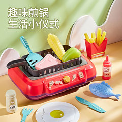 子供のままごとの台所で水が変色しておもちゃを焼いて料理します。