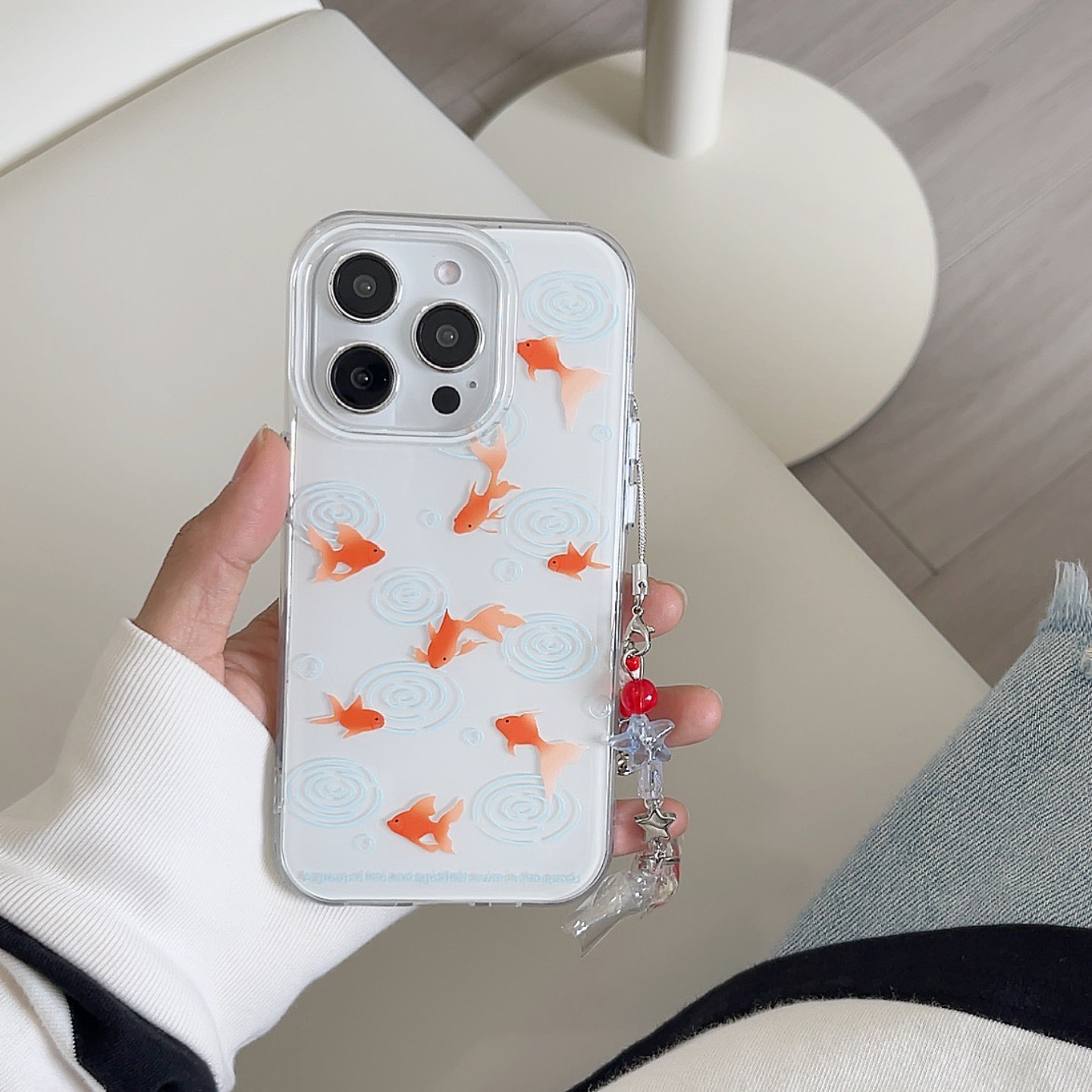 Verano simple y lindo pequeño pez dorado para iPhone15/16 funda para teléfono móvil Apple 15Pro femenino 14/13 nuevo 16P