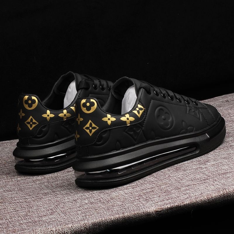 Zapatos blancos de pareja pequeña estampados 2025 nueva versión coreana de los zapatos casuales de los hombres bajos aumentan las zapatillas de deporte de todo fósforo hombres