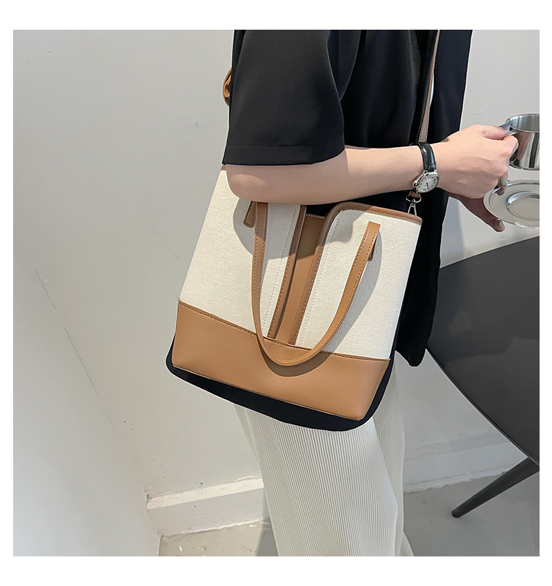 Korean Style Simple Stitching Contrast Color One-shoulder Diagonal Tote Bag display picture 43