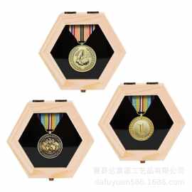 跨境木制六角形吊牌展示盒奖牌比赛奖章展示盒运动田径奖牌陈列架