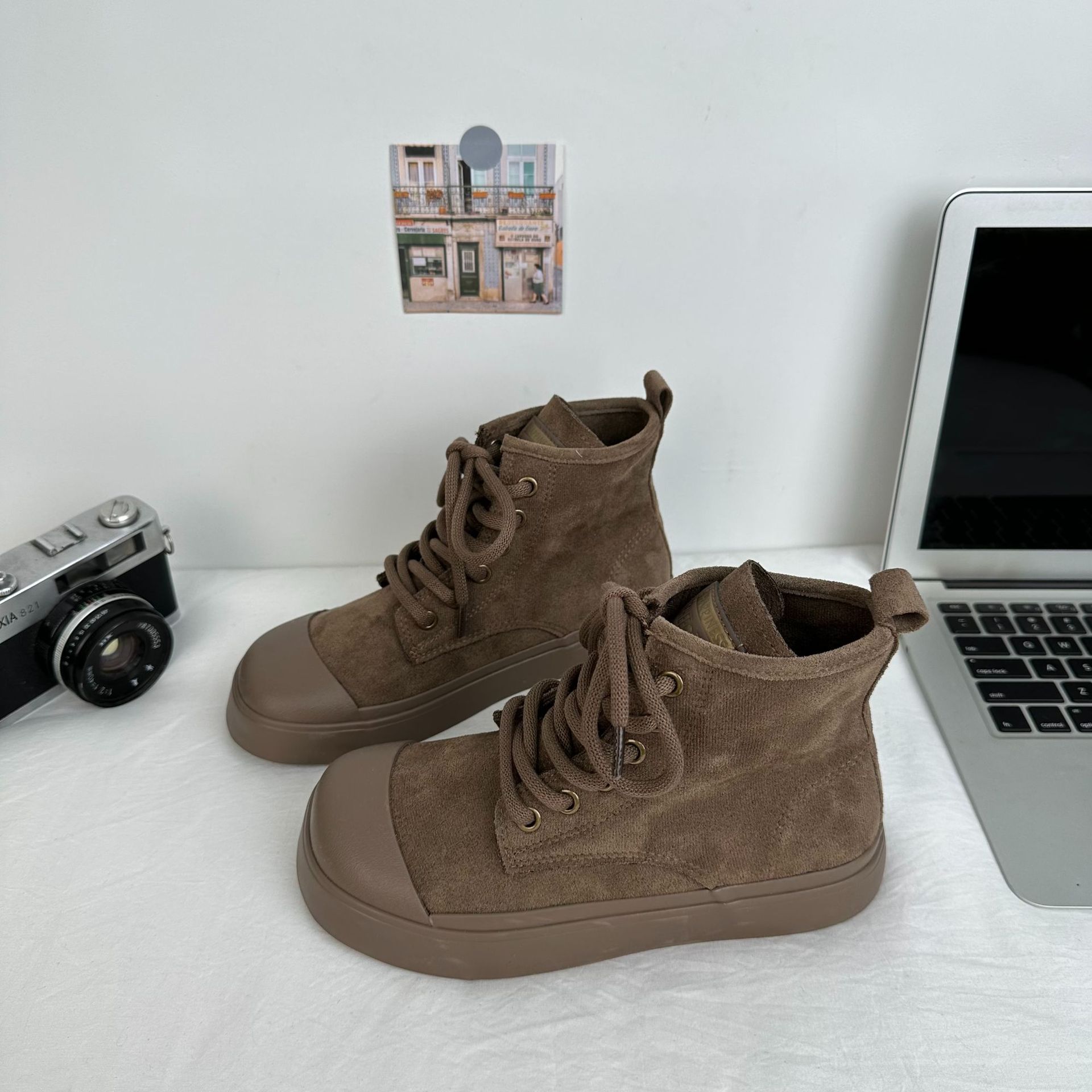 Zapatillas de plataforma de caña alta de onda lejana, todo fósforo 2024 otoño e invierno nuevas botas cortas, zapatos de lona casuales coreanos para mujer
