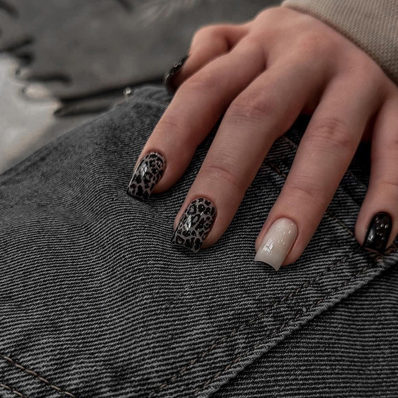 Dark black sweet cool black leopard print mid-length square European and American autumn elegant white fake nails finished manicure mixed Dark black sweet cool black leopard print mid-length square European and American autumn elegant white fake nails finished manicure mixed