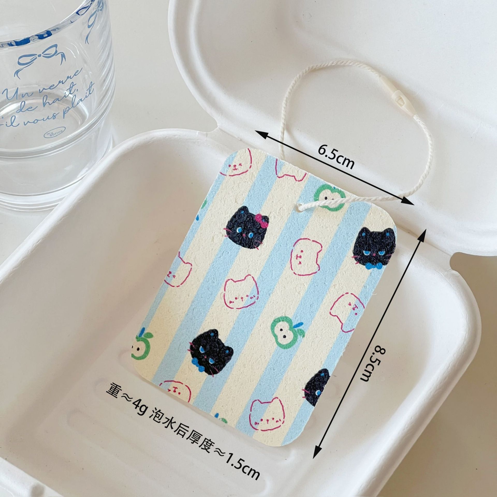 목재 펄프 면-녹색 사과 검은 고양이