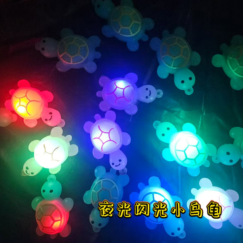 Caricatura nocturna tortuga llaveros marino micro paisaje decoración accesorios bolsas ciegas pequeños colgantes al por mayor