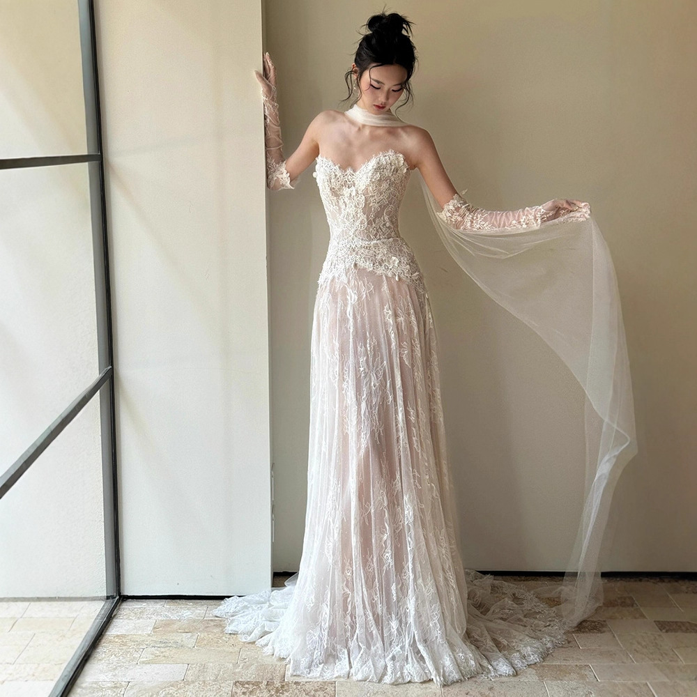 French-Style Vintage Light Wedding Dress for Brides, High-End Niche Strapless Forest-Style Lace Engagement Gown