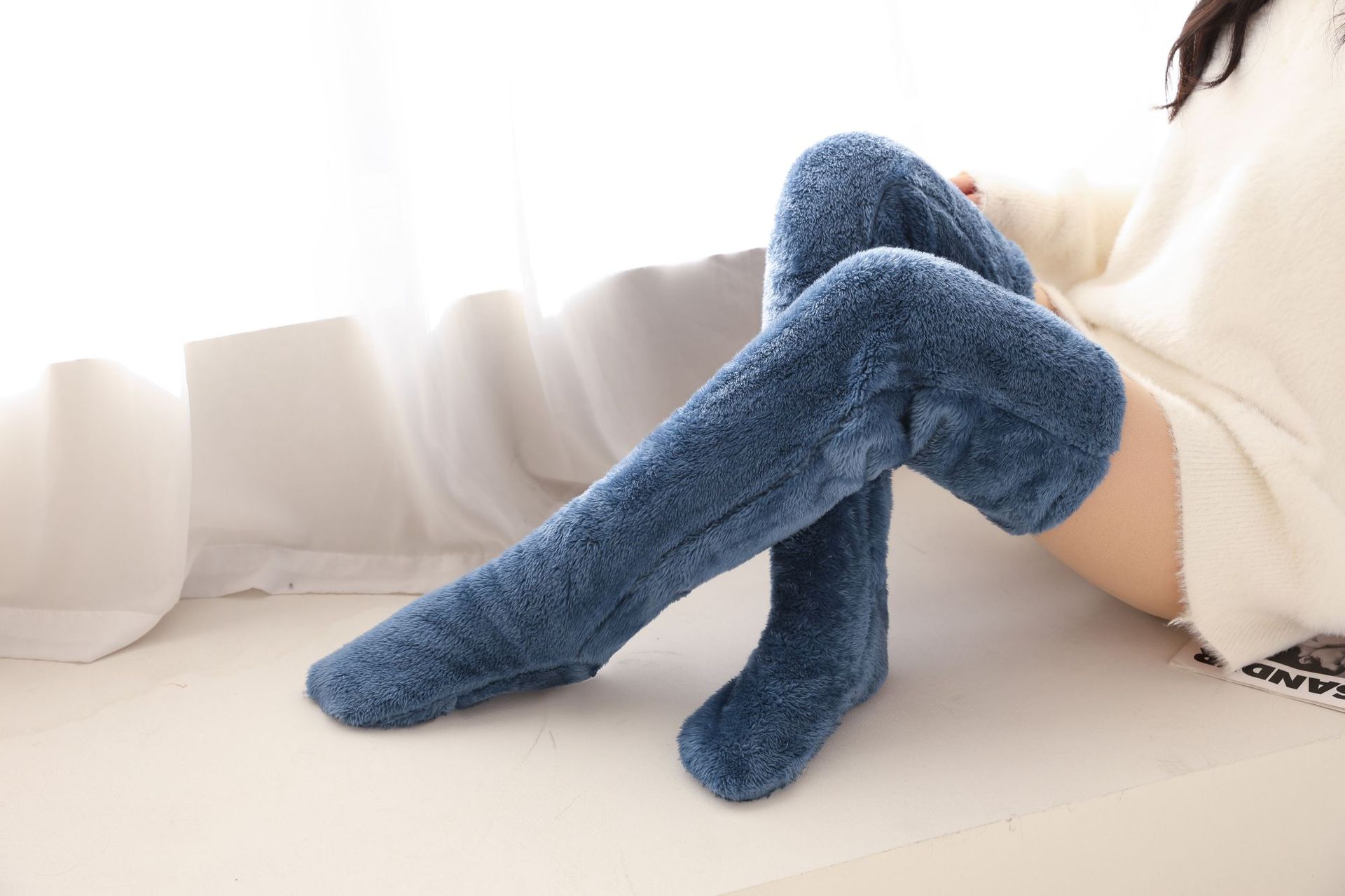 2023 Otoño e Invierno transfronterizo Amazon estación independiente oso de peluche calcetines de piso medias rodilleras calcetines altos calientes para las mujeres