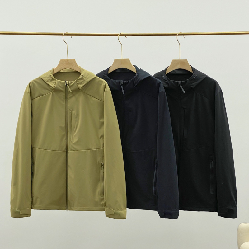 Hooded Jacket: a High-Level Fusion of Functionality and Texture, Combining Practical Value with Aesthetic Expression 10937