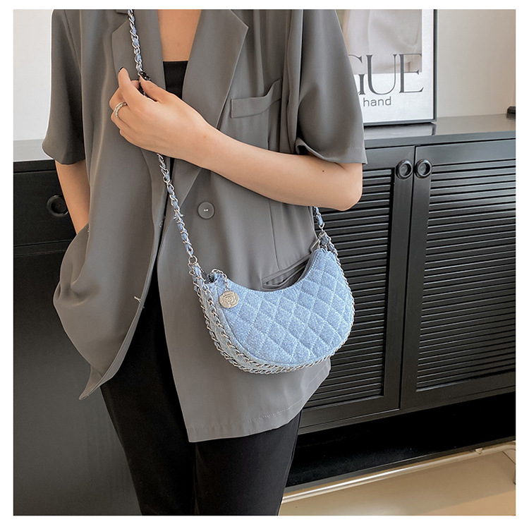 Women's Crossbody Bag With Diamond Chain And Denim Crescent Design_voghion.com