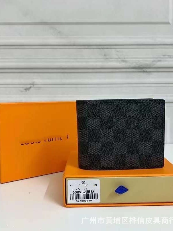 Short fashionable wallet