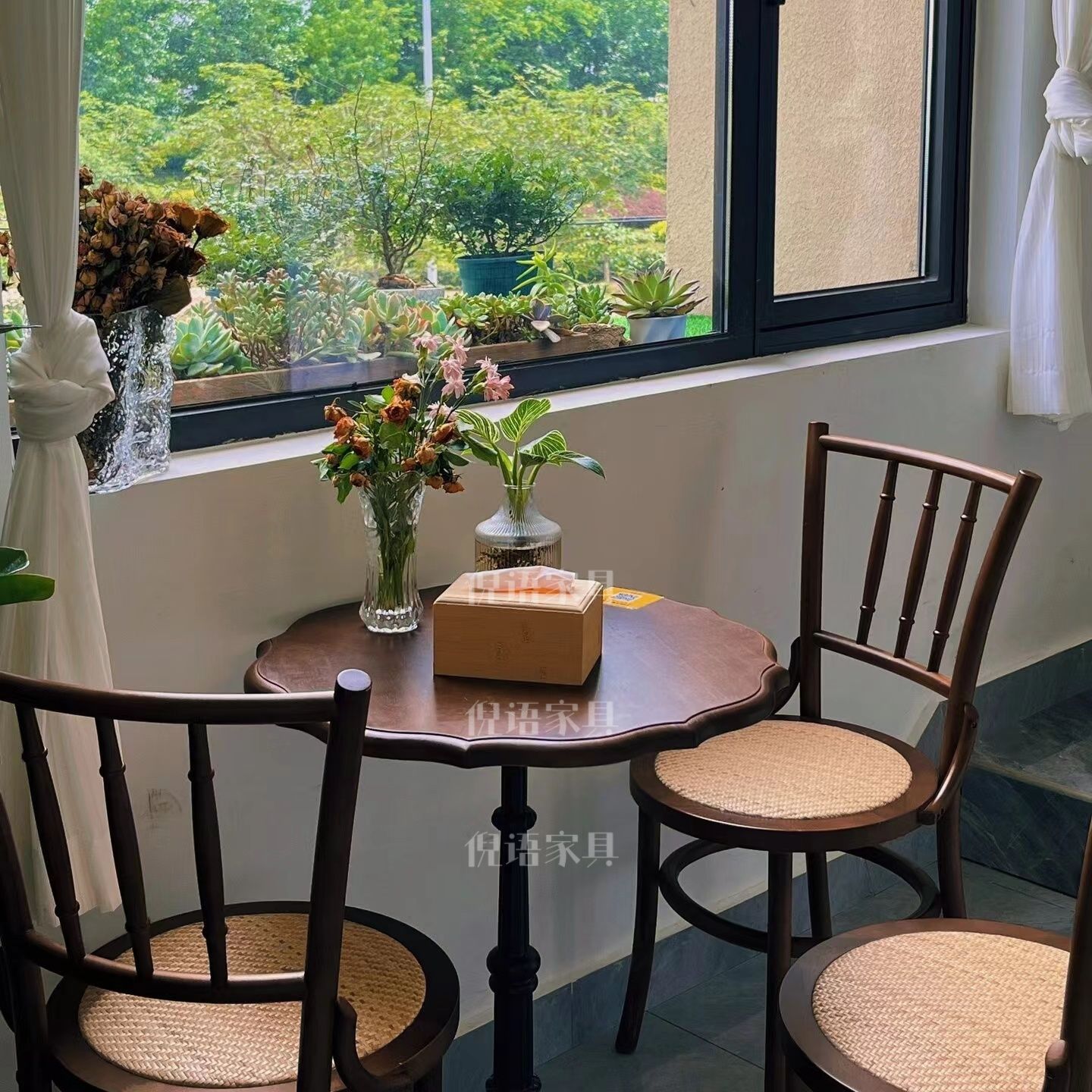 American Retro Solid Wood Cafe Table and Chair Combination Milk Tea Dessert Shop Medieval Small Round Table Western Restaurant Iron Dining Table