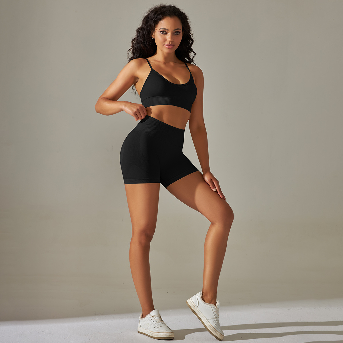Transfronterizo europeo y americano de color sólido sin costuras de alta elástico apretado melocotón belleza espalda ropa deportiva ropa de yoga pantalones cortos de tres puntos traje de las mujeres